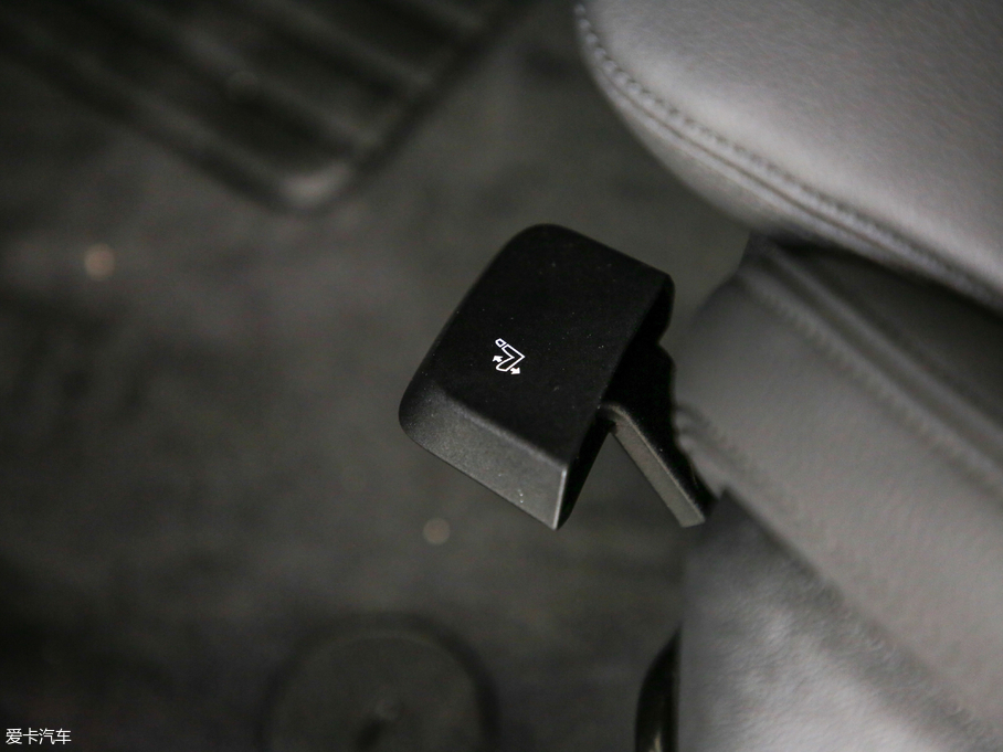 2018RX2(M(jn)) sDrive 20i MԽҰb (gu)V