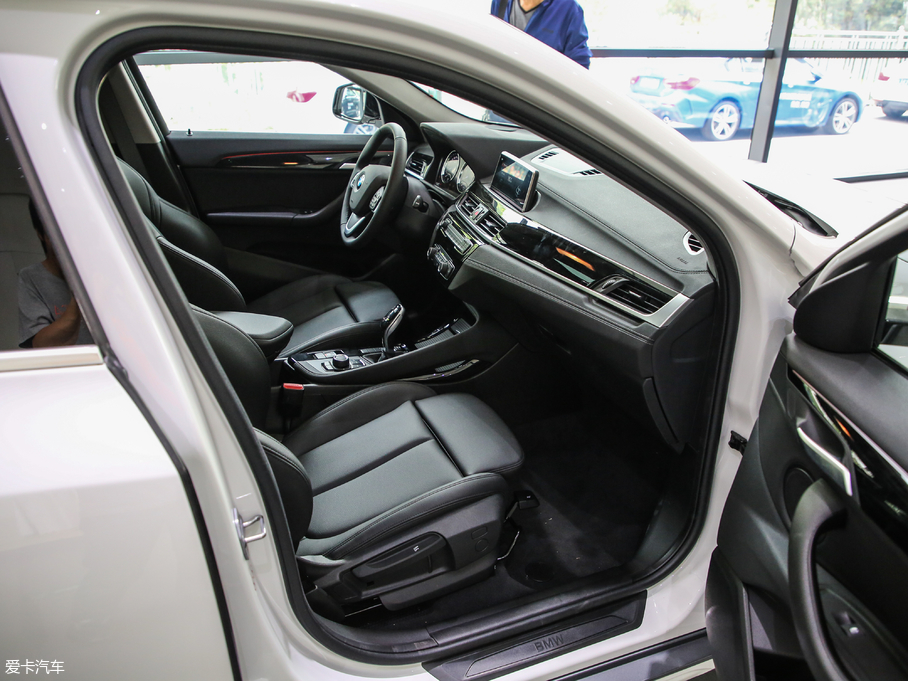 2018RX2(M) sDrive 20i MԽҰb V