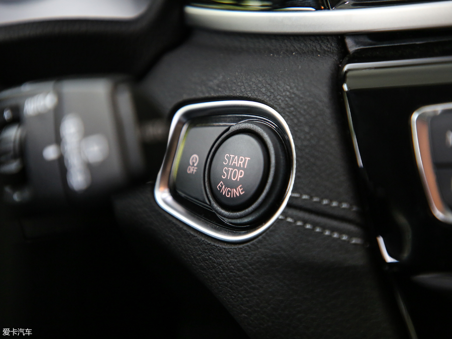 2018RX2(M(jn)) sDrive 20i MԽҰb (gu)V