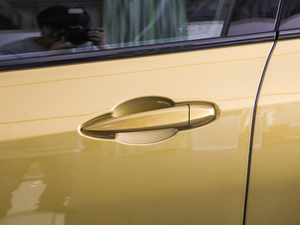 2018sDrive 25i MԽҰb V {T