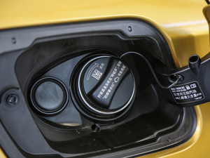 2018sDrive 25i MԽҰb V ^