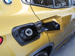 2018sDrive 25i MԽҰb V w