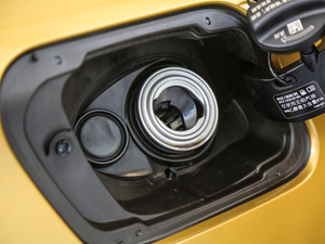 2018sDrive 25i MԽҰb V ^