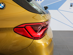 2018sDrive 25i MԽҰb V ^