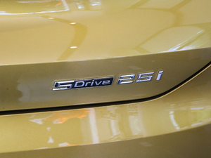 2018sDrive 25i MԽҰb V ^