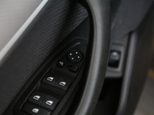 2018sDrive 25i MԽҰb V g