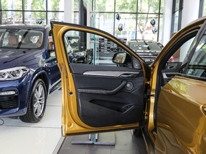 2018sDrive 25i MԽҰb V g