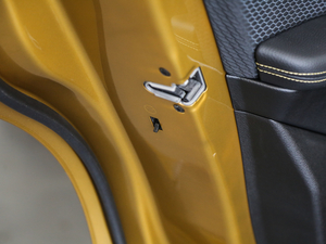 2018sDrive 25i MԽҰb V g