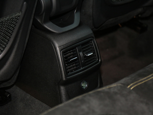 2018sDrive 25i MԽҰb V g