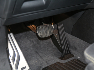 2018sDrive 25i MԽҰb V п؅^