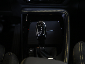 2018sDrive 25i MԽҰb V п؅^