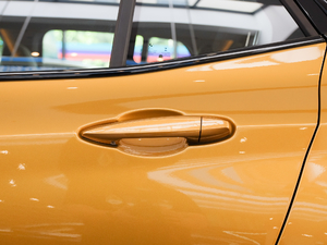 2018sDrive 25i AMԽҰb V ^