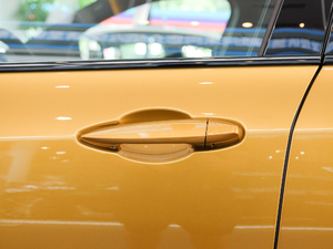 2018sDrive 25i AMԽҰb V {T