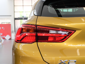 2018sDrive 25i AMԽҰb V ^