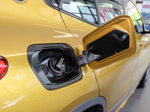 2018sDrive 25i AMԽҰb V w