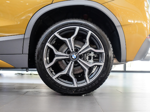 2018sDrive 25i AMԽҰb V ^