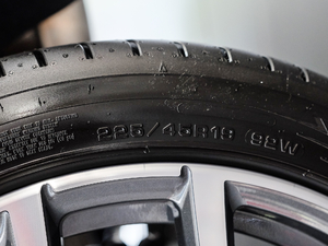 2018sDrive 25i AMԽҰb V ݆̥ߴ