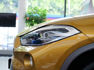 2018sDrive 25i AMԽҰb V ^