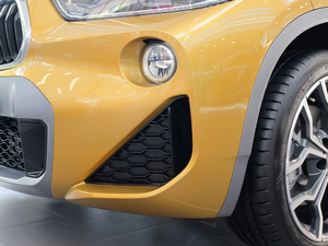 2018sDrive 25i AMԽҰb V ^