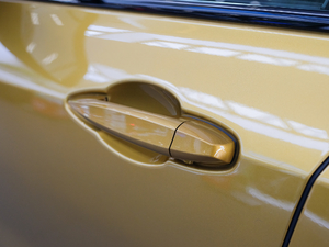 2018sDrive 25i AMԽҰb V ^