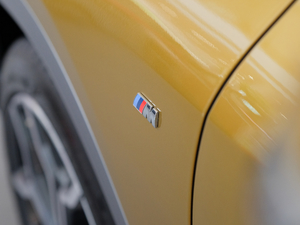 2018sDrive 25i AMԽҰb V ^