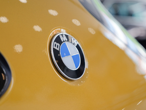 2018sDrive 25i AMԽҰb V ^