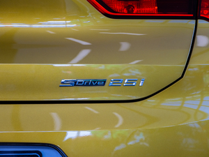 2018sDrive 25i AMԽҰb V ^