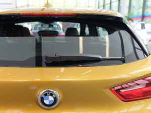 2018sDrive 25i AMԽҰb V ^