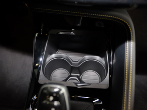 2018sDrive 25i AMԽҰb V g