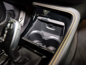 2018sDrive 25i AMԽҰb V g