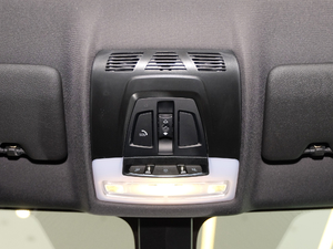 2018sDrive 25i AMԽҰb V g