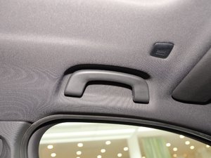 2018sDrive 25i AMԽҰb V g