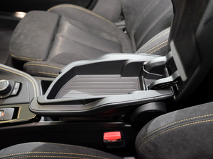 2018sDrive 25i AMԽҰb V g