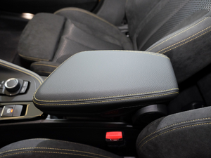 2018sDrive 25i AMԽҰb V g