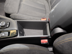 2018sDrive 25i AMԽҰb V g