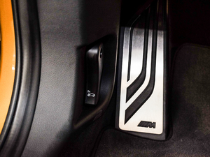 2018sDrive 25i AMԽҰb V g