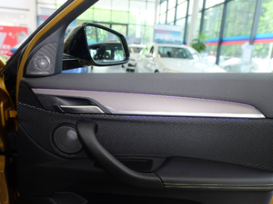 2018sDrive 25i AMԽҰb V g