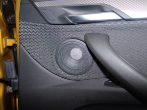 2018sDrive 25i AMԽҰb V g