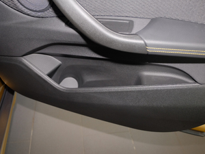 2018sDrive 25i AMԽҰb V g