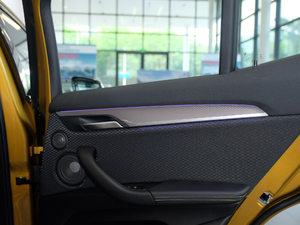 2018sDrive 25i AMԽҰb V g