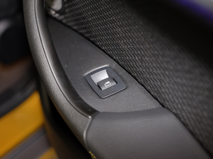 2018sDrive 25i AMԽҰb V g