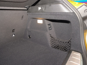 2018sDrive 25i AMԽҰb V g