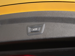 2018sDrive 25i AMԽҰb V g