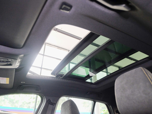 2018sDrive 25i AMԽҰb V g