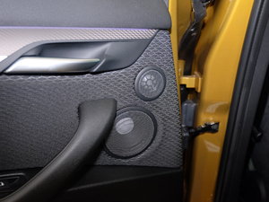 2018sDrive 25i AMԽҰb V g