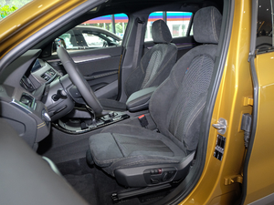 2018sDrive 25i AMԽҰb V g