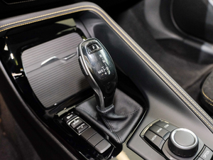 2018sDrive 25i AMԽҰb V QU