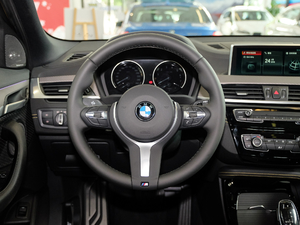 2018sDrive 25i AMԽҰb V P