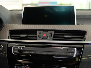 2018sDrive 25i AMԽҰb V {L