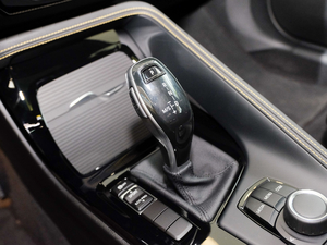 2018sDrive 25i AMԽҰb V п؅^